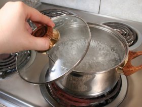 СЭС Горловки не публикует результаты проб качества воды, но рекомендует ополаскивать посуду кипятком после мытья
