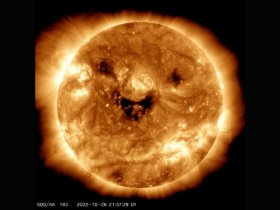 Обсерватория NASA сфотографировала «улыбающееся» Солнце