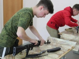 На уроках ОБЖ в школах России вводятся элементы начальной военной подготовки