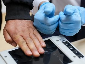 В России отменили обязательный сбор отпечатков пальцев у прибывших в РФ беженцев