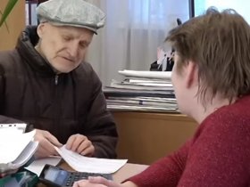 Работающие и пенсионеры в Украине обеднели на 30%, индексацию проведут только, если Запад даст деньги