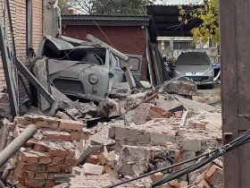 В Горловке зафиксировано прямое попадание снаряда в здание КП 
