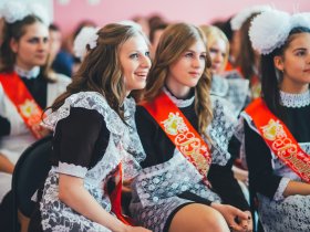 Выпускники школ в ДНР в 2023 году получат аттестаты без экзаменов