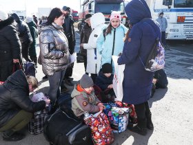 Из Донбасса и Украины в РФ прибыло 4,8 млн человек, из них 712 тыс. детей, им выплачено 11,1 млрд рублей помощи
