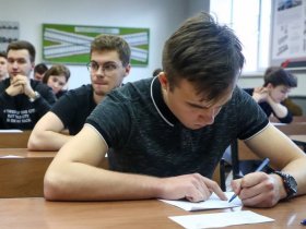 Студенты ДНР после демобилизации будут продолжать обучение по индивидуальной программе (видео)