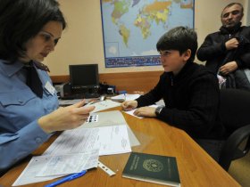 В миграционных службах ДНР принимают заявления о признании детей гражданами России