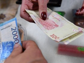Медведев пообещал помочь беженцам из Украины обменять гривну на рубли