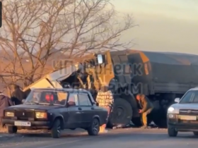 16 человек погибло в результате столкновения  микроавтобуса с военным грузовиком в ДНР (видео)