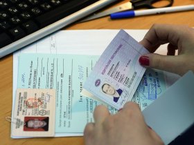 Жители ДНР могут обменять водительские права на российские без экзамена