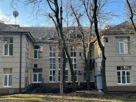 Пять учреждений здравоохранения и медуниверситет повреждены огнем ВСУ в Донецке