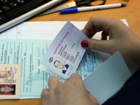 В ДНР начался процесс замены водительских удостоверений и автомобильных номеров на российские