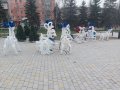 Бульвар Димитрова в Горловке украсили новогодними арт-объектами (фото)