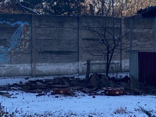 В ходе обстрела Горловки, снаряд разорвался на территории городской психоневрологической больницы (фото)