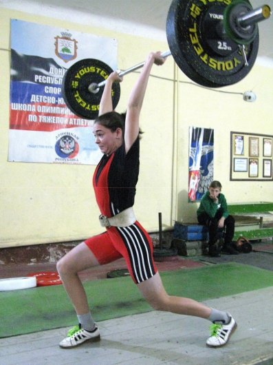 Горловчанка установила новые рекорды ДНР в тяжелой атлетике