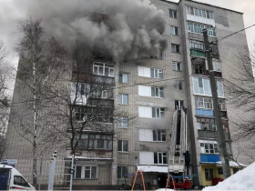 В Чебоксарах загорелось общежитие, пострадал 21 человек, в том числе 10 детей (фото, видео)