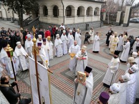 В Богоявленском кафедральном соборе Горловки прошла праздничная служба (фото)