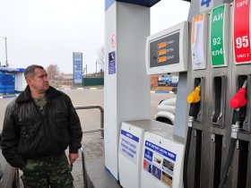 Сколько сегодня стоит бензин и газ на автозаправках Горловки