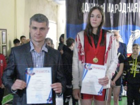 Горловчанка установила новые рекорды ДНР в тяжелой атлетике