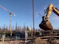 Рабочие начали возводить второй этаж строящегося в Донецке перинатального центра (фото, видео)