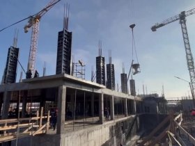 Рабочие начали возводить второй этаж строящегося в Донецке перинатального центра (фото, видео)