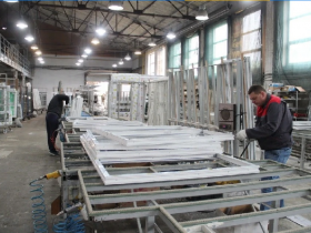 В ДНР планируется построить новые фабрики по производству окон, дверей и мебели