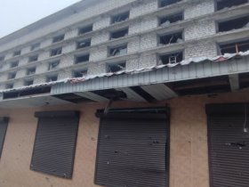 В результате обстрела Горловки поврежден торговый дом 