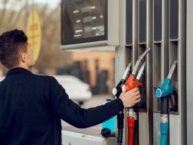Какие сегодня цены на топливо на автозаправках ДНР, Ростовской области и Украины