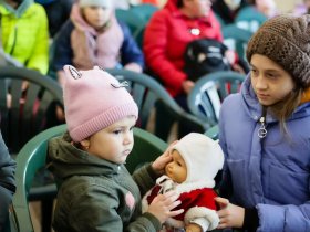 Кабмин Украины разрешил принудительно эвакуировать детей из зоны боевых действий на Донбассе