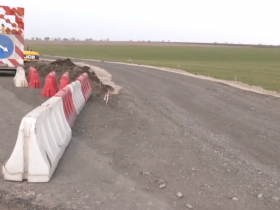 В ДНР ремонтируют дорогу, ведущую к новому пункту пропуска между ДНР и Ростовской областью (видео)