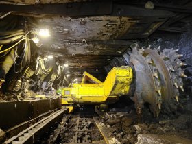 Три из четырнадцати государственных шахт в ДНР прекратили добычу угля из-за массированных обстрелов