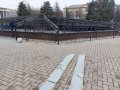 В Горловке начаты работы по демонтажу защитного купола над фонтаном на площади Победы (фото)