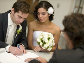 Вырос средний возраст вступления россиян в первый брак