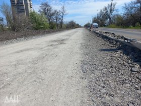 В ДНР начали масштабный ремонт автотрассы, ведущей к админгранице с Ростовской областью (фото)