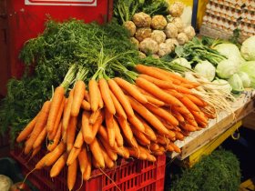 В Горловке немного выросли цены на растительное масло и морковь, но подешевел лук