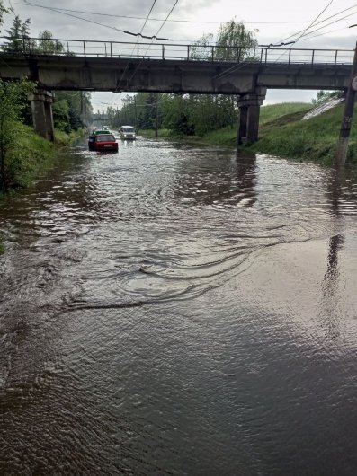 Обильные дожди парализовали автомобильное движение в Горловке
