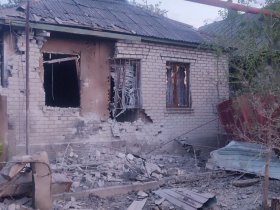 В результате обстрела центра Горловки один человек погиб, двое ранены, повреждены шесть частных домов (фото)