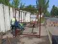 Коммунальные службы Горловки проводят монтаж новых остановочных павильонов