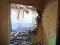 В Горловке женщина чудом выжила после прямого попадания снаряда в её дом (фото)