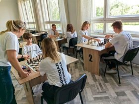 В Горловке состоялся мастер-класс «Шах и Мат» к Международному дню шахмат (фото)