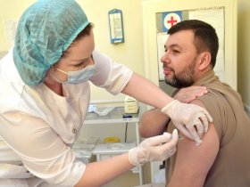 Денис Пушилин привился от гриппа вместе с и. о. министра здравоохранения ДНР Дмитрием Гарцевым (видео)