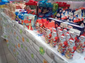 ФОТОФАКТ: в супермаркетах Горловки появились в продаже новогодние товары