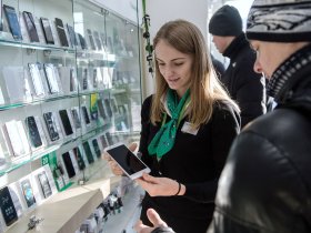 Какие цены на смартфоны ожидаются в предновогодний период в торговых сетях России