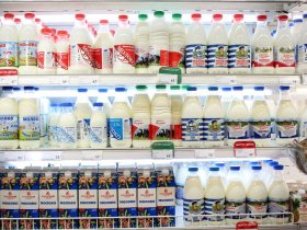 В магазинах России молочную продукцию разложат по цветам