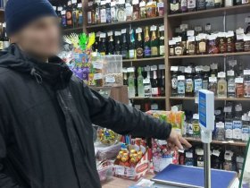 Опознали по видеозаписи: в Горловке задержан мужчина за кражу из магазина