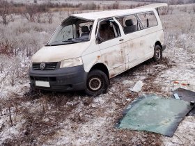 На автодороге Енакиево-Горловка опрокинулся автомобиль Volkswagen, пострадали три человека