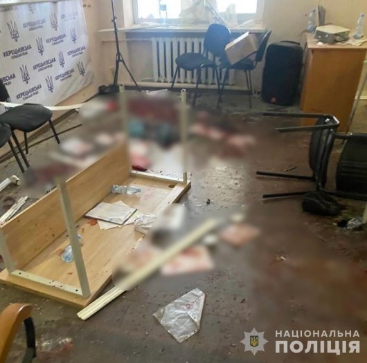 В Украине депутат взорвал три гранаты во время сессии сельсовета, сам депутат погиб, пострадали еще 26 человек (фото, видео)