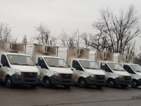 В ДНР прибыли первые 25 из 52 спецавтомобилей для торговли в прифронтовых районах