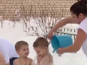 В российском детском саду детей обливают ледяной водой на 15-ти градусном морозе (видео)
