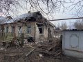 С Горловке снаряд попал в жилой дом по улице Минина и Пожарского, ранена женщина (фото)
