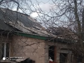 В результате обстрела поселка Гольмовский в Горловке повреждены жилые дома, газопровод и линии электропередач